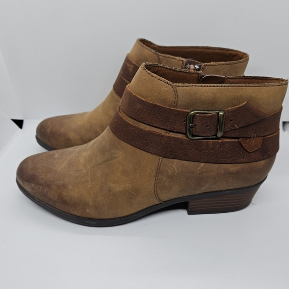 Clarks Addiy Cora tan nubuck ankle boots with decorative strap and buckle 8.5M - Picture 3 of 9